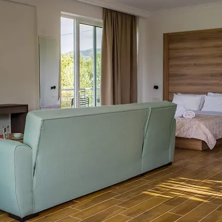 Laura Maisons Kalamata